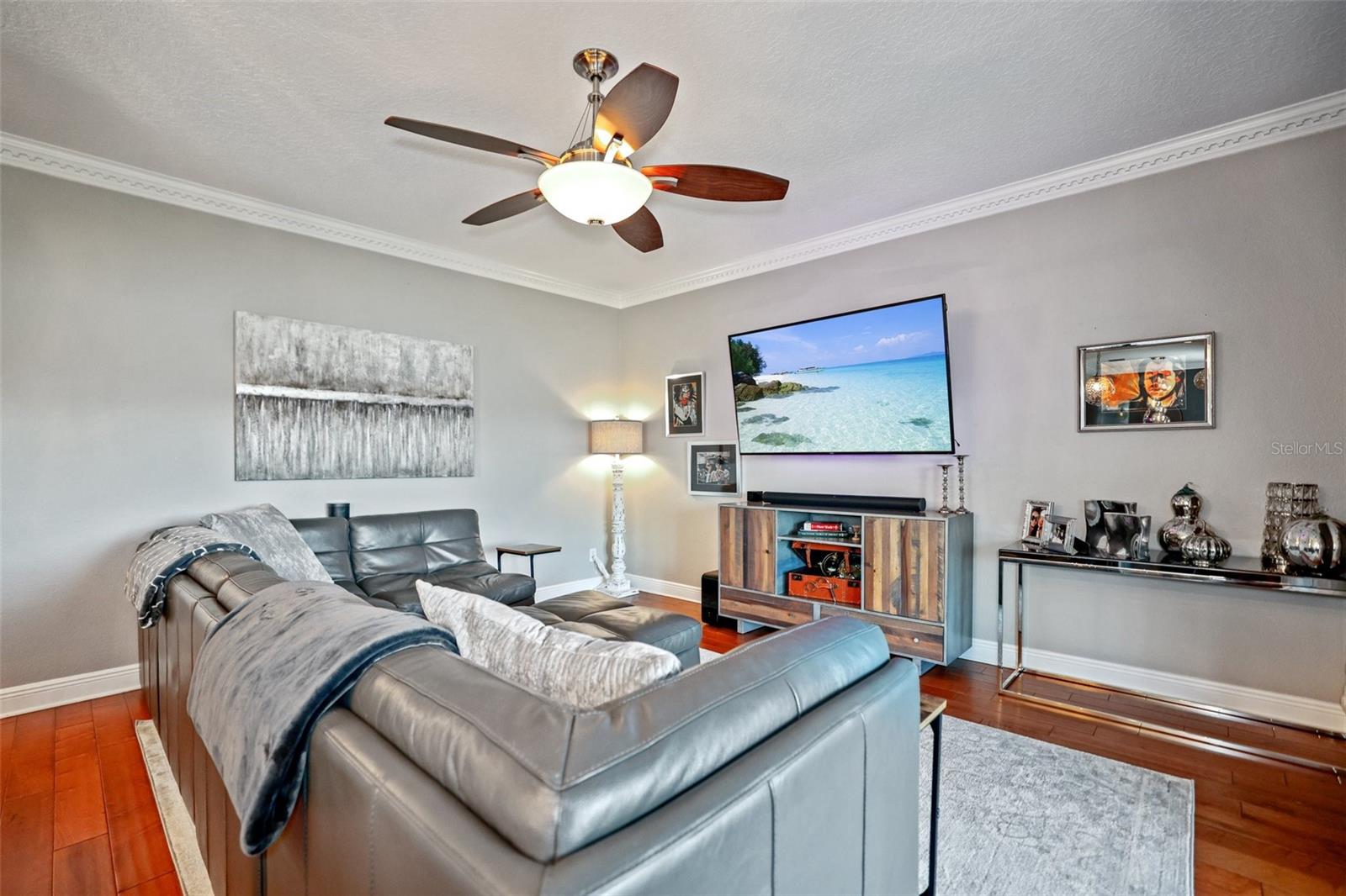 COUNTRY CHASE - Residential