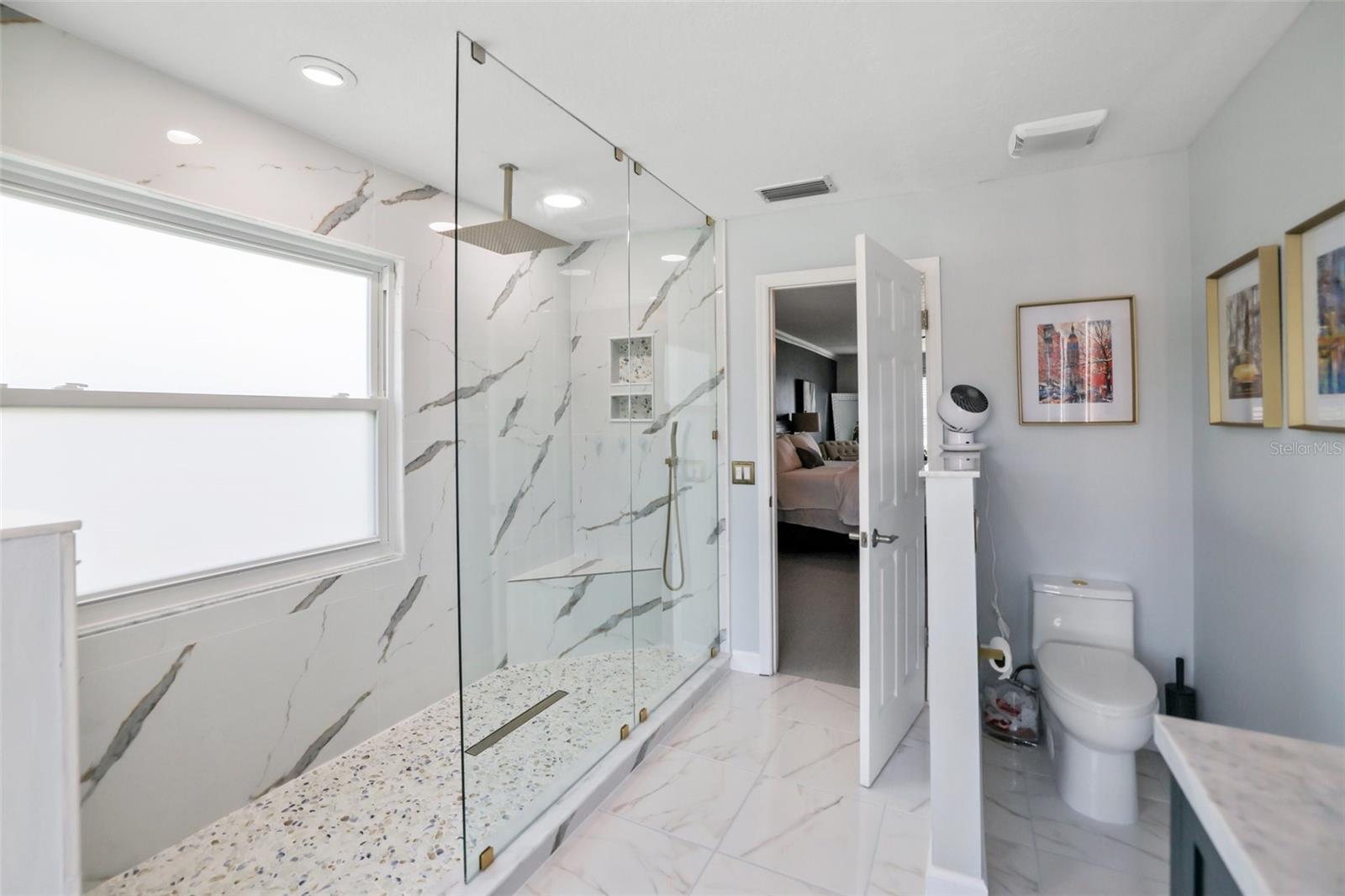 COUNTRY CHASE - Residential