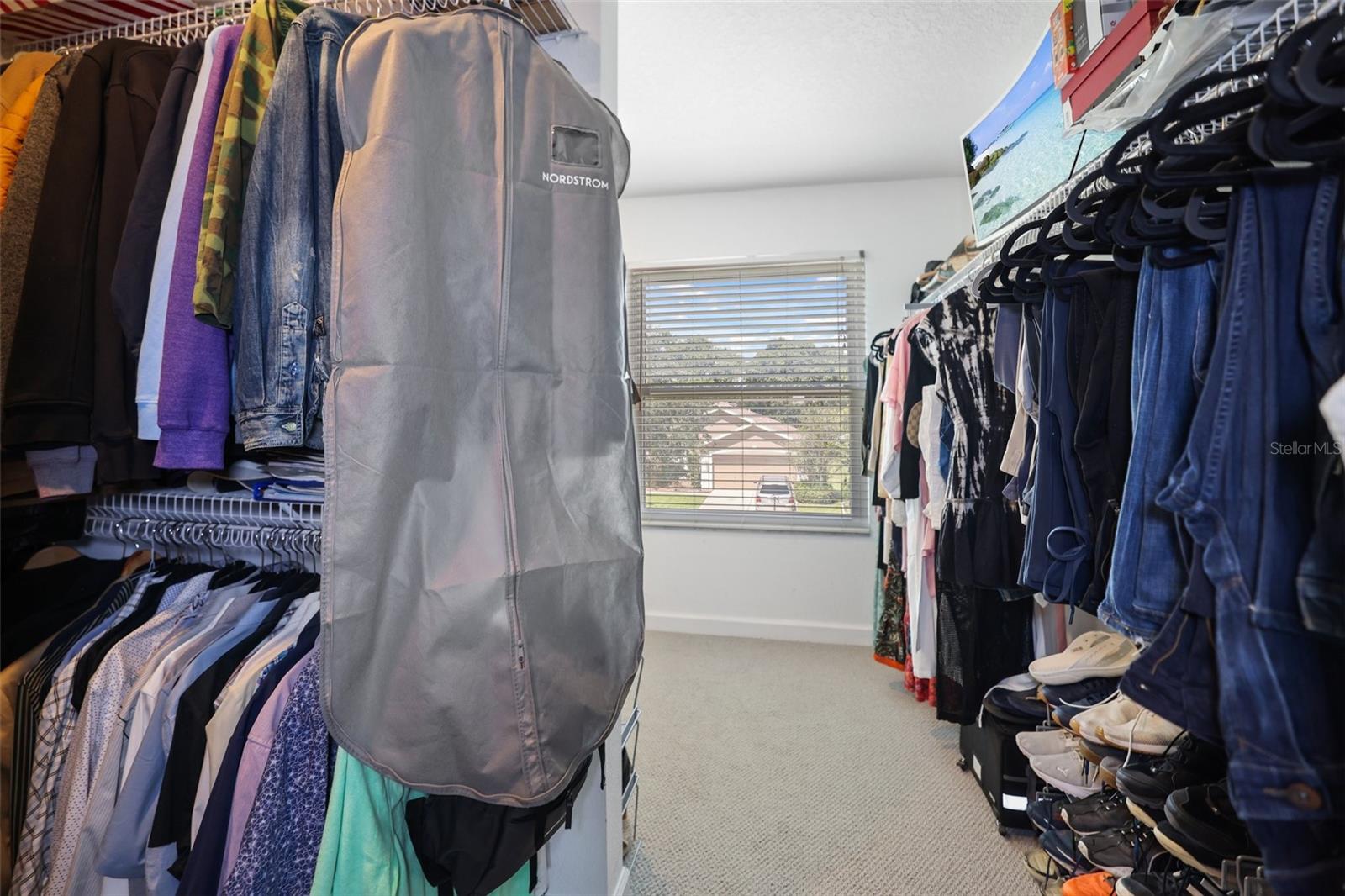 COUNTRY CHASE - Residential