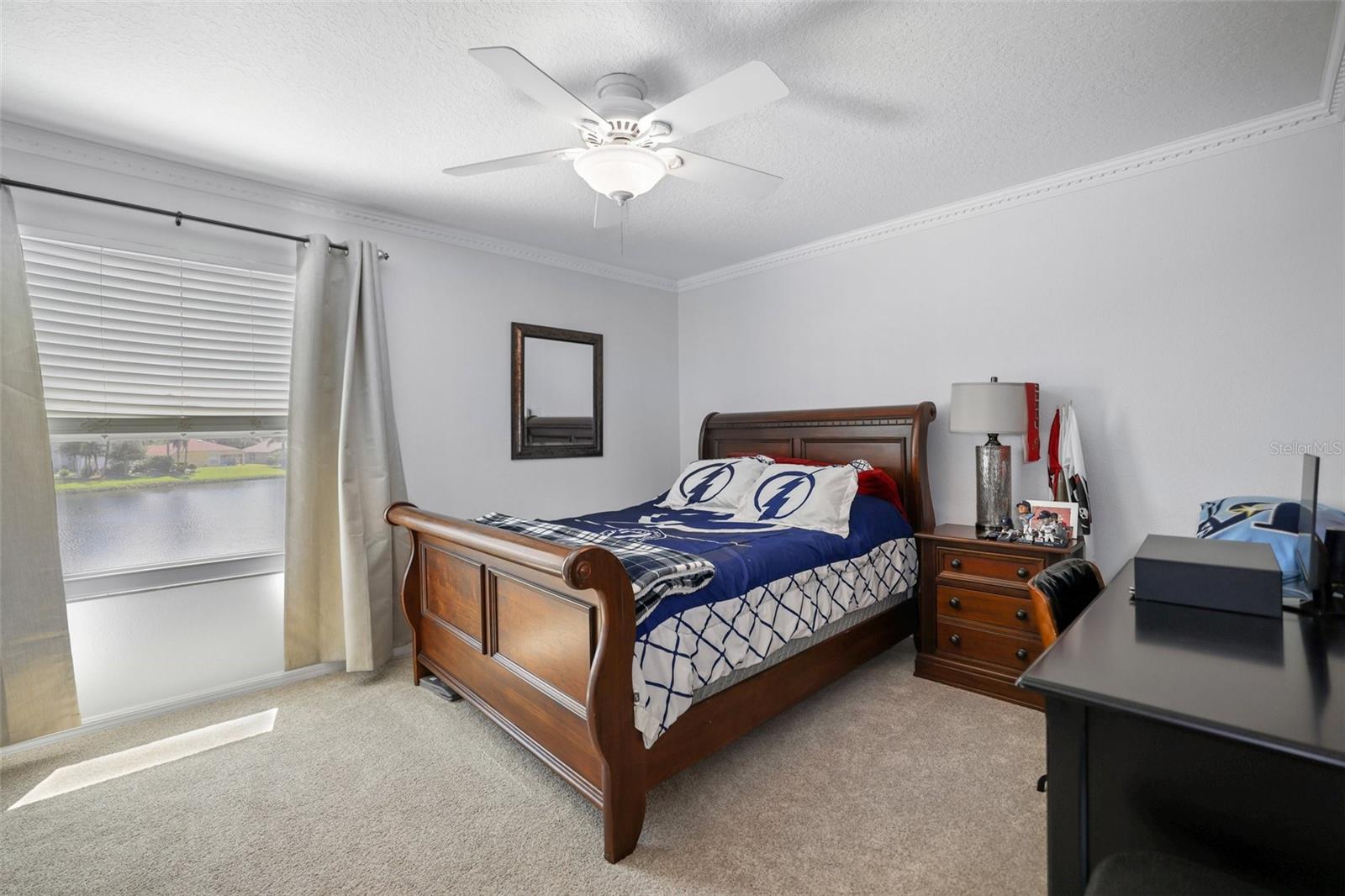 COUNTRY CHASE - Residential