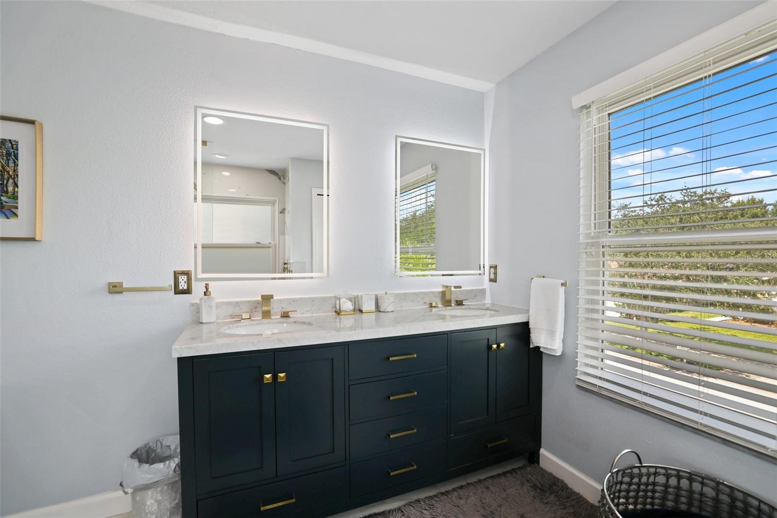 COUNTRY CHASE - Residential