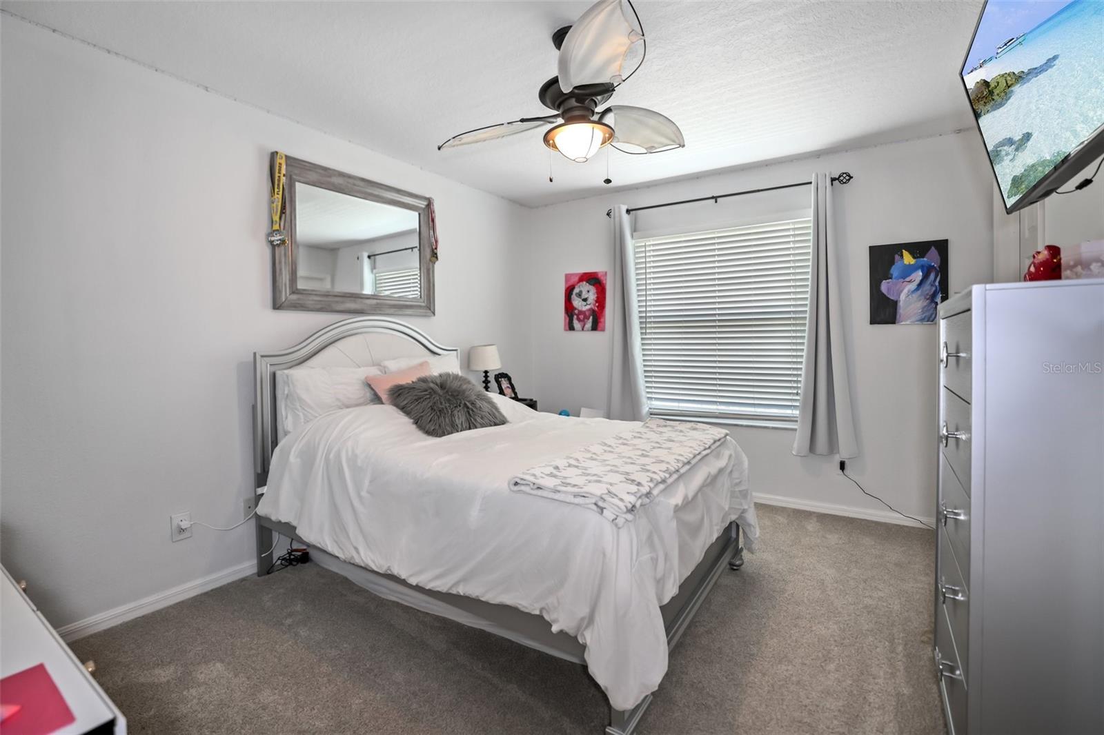 COUNTRY CHASE - Residential