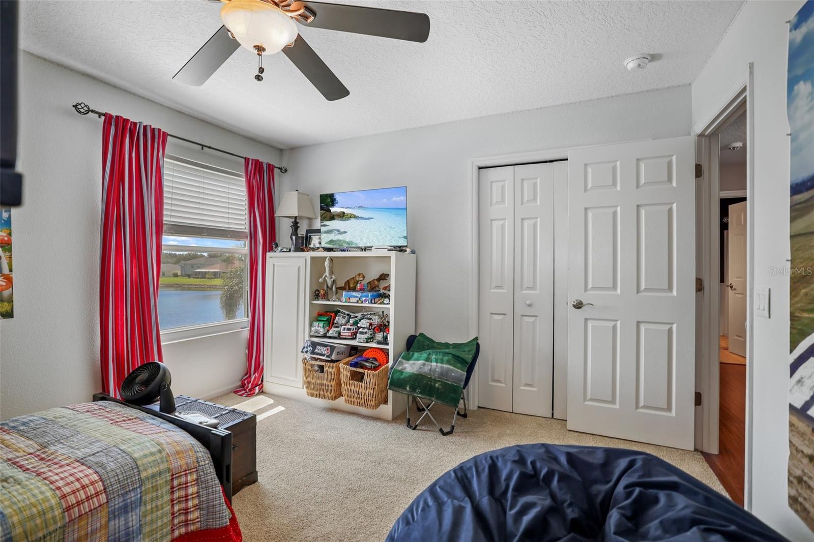 COUNTRY CHASE - Residential