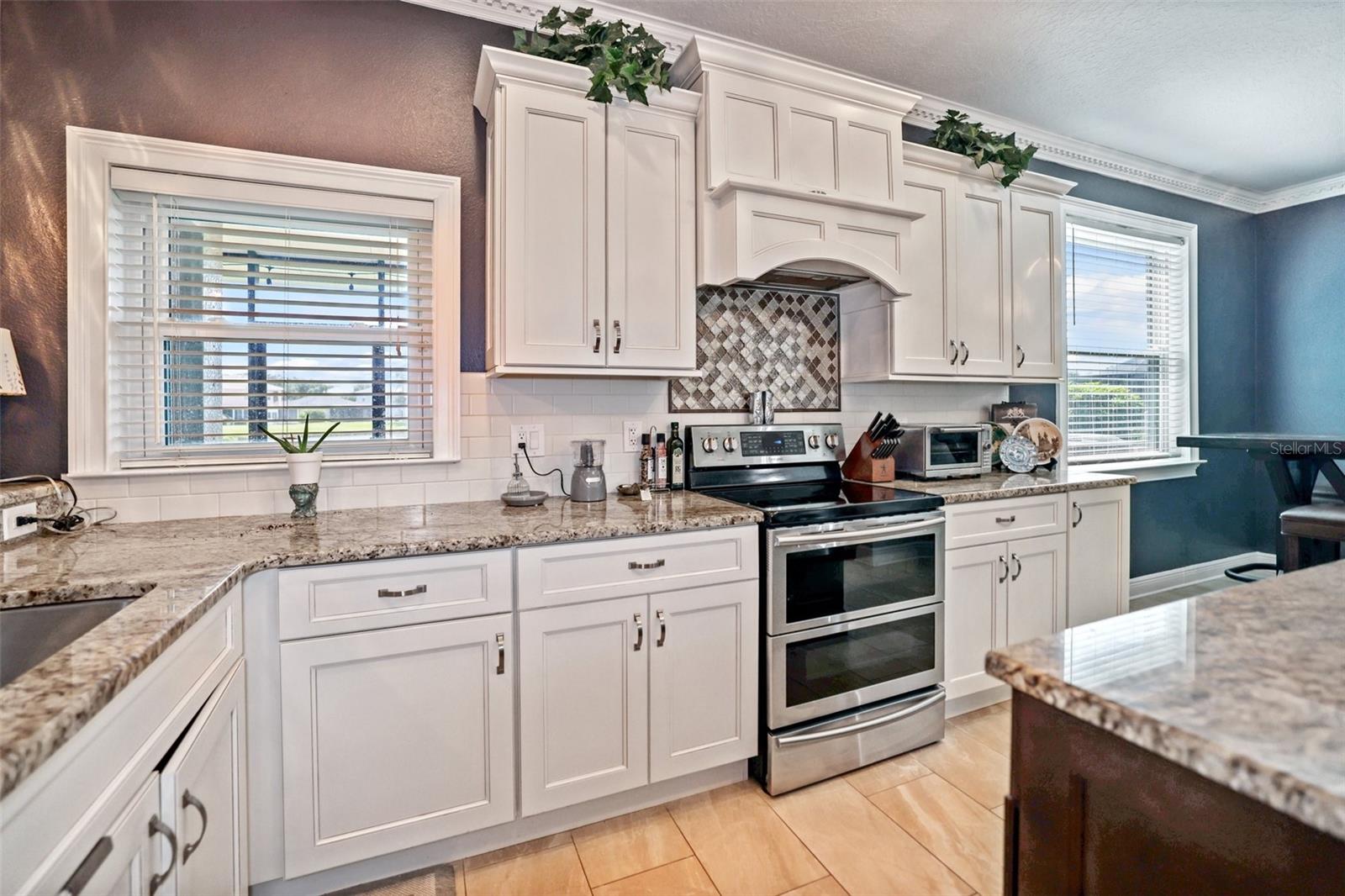 COUNTRY CHASE - Residential