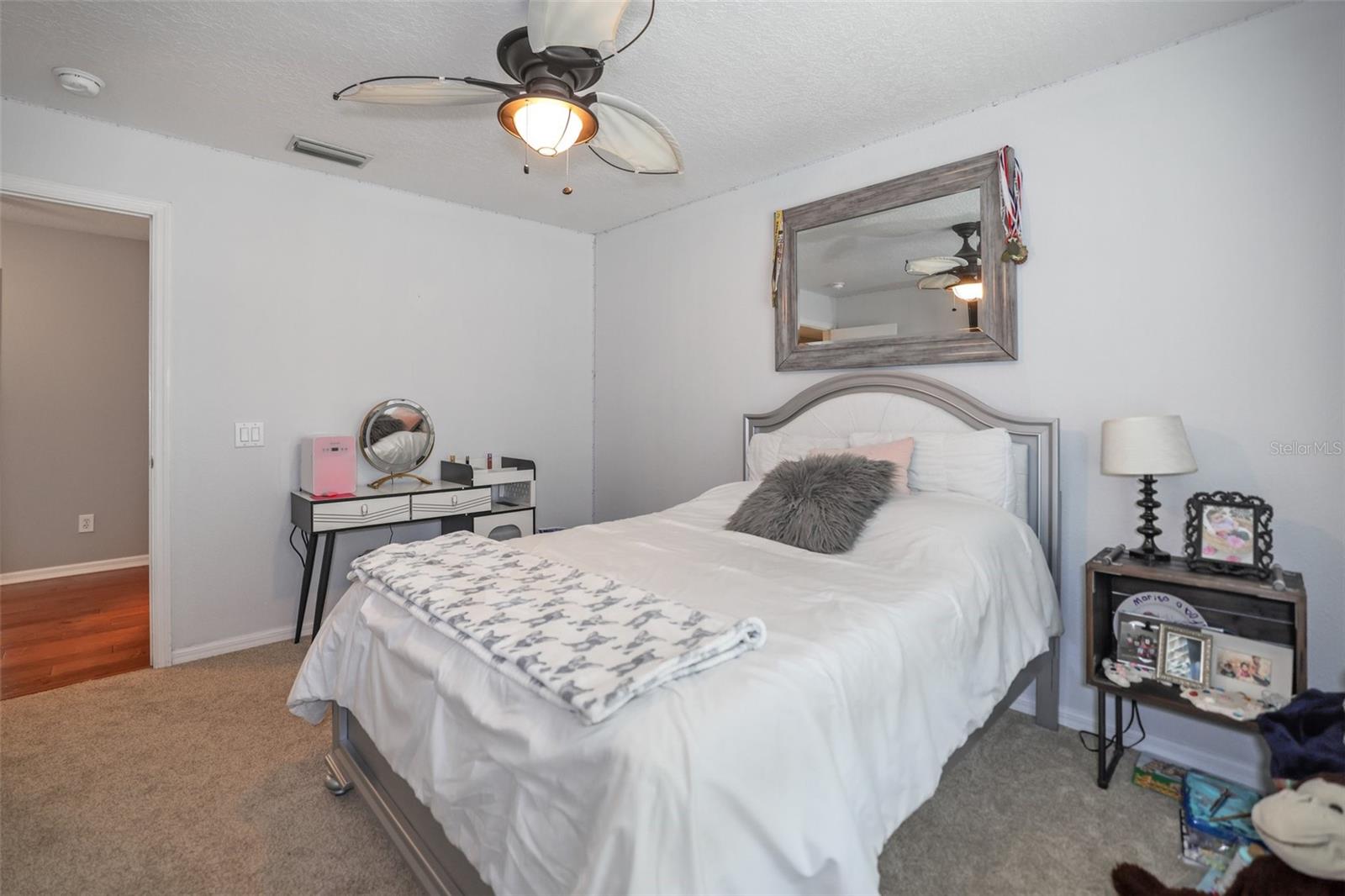 COUNTRY CHASE - Residential