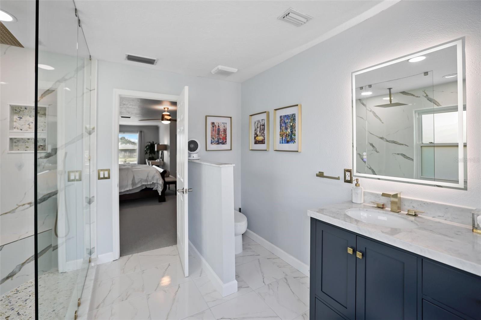 COUNTRY CHASE - Residential