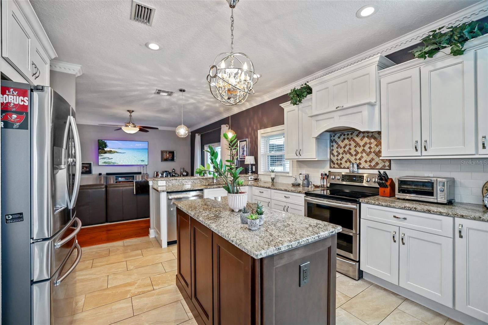 COUNTRY CHASE - Residential