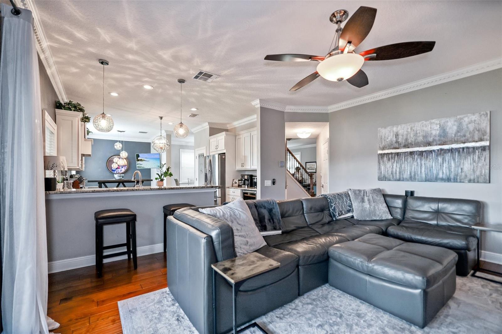 COUNTRY CHASE - Residential