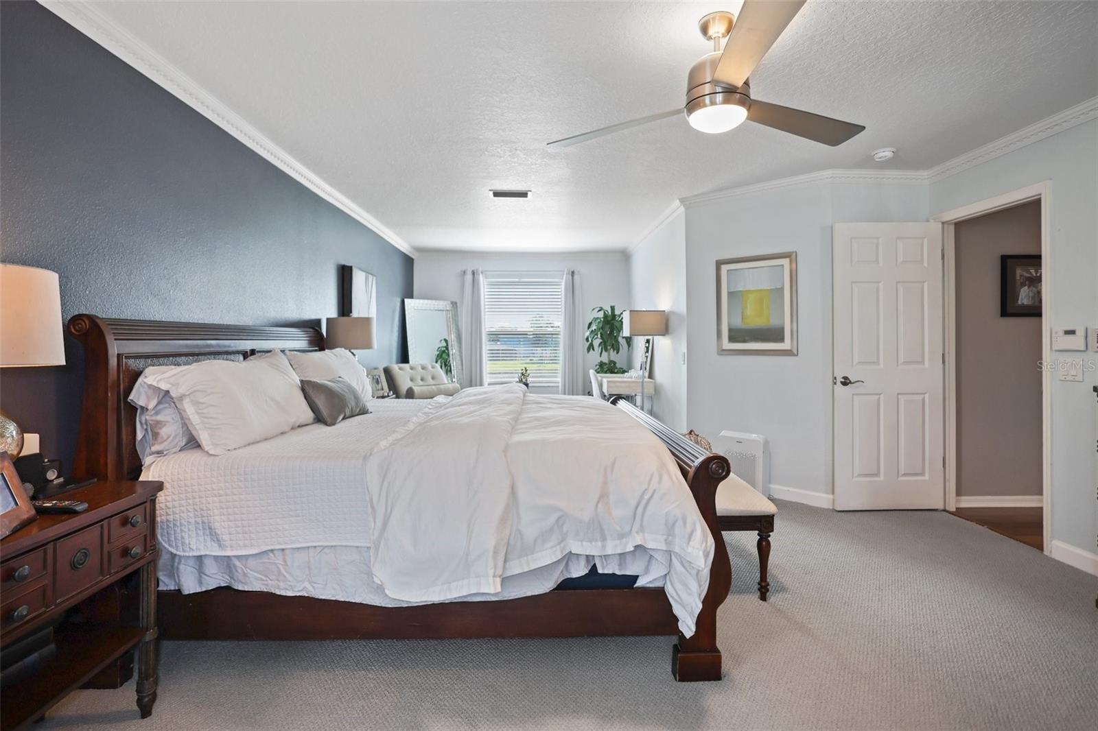 COUNTRY CHASE - Residential