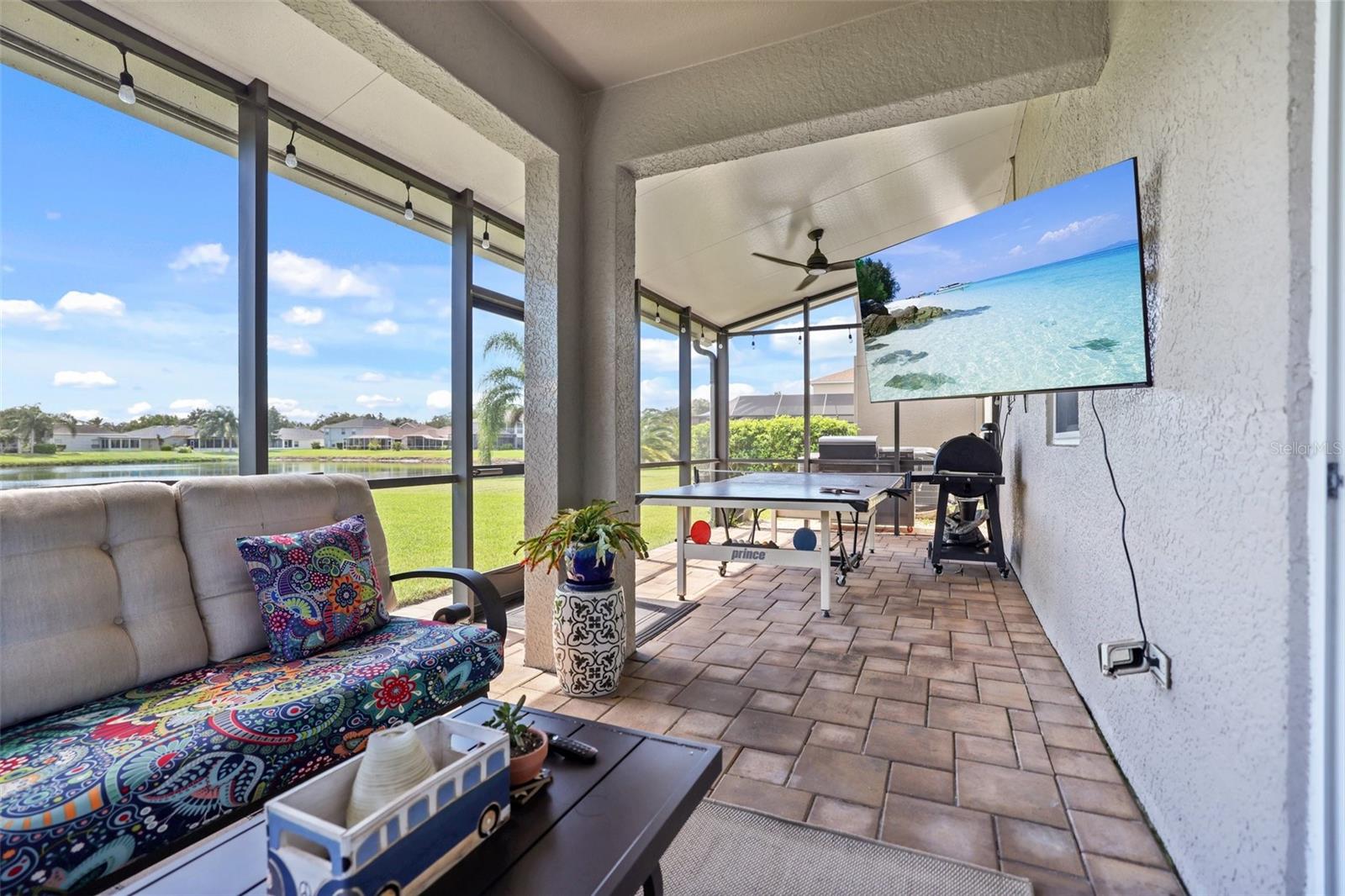 COUNTRY CHASE - Residential