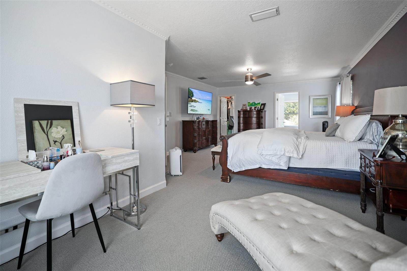 COUNTRY CHASE - Residential