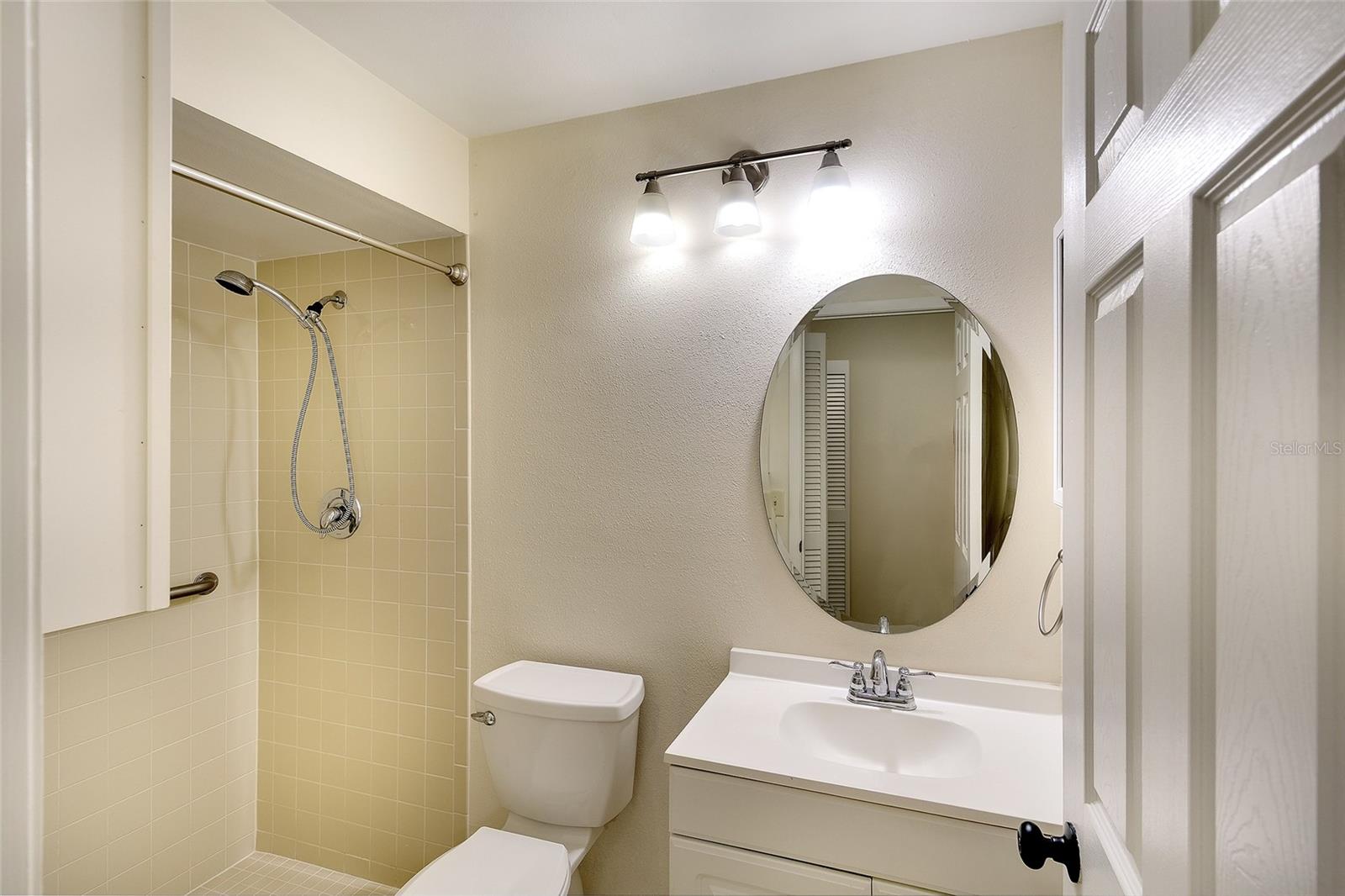 VILLAGE OAKS SEC B - Residential