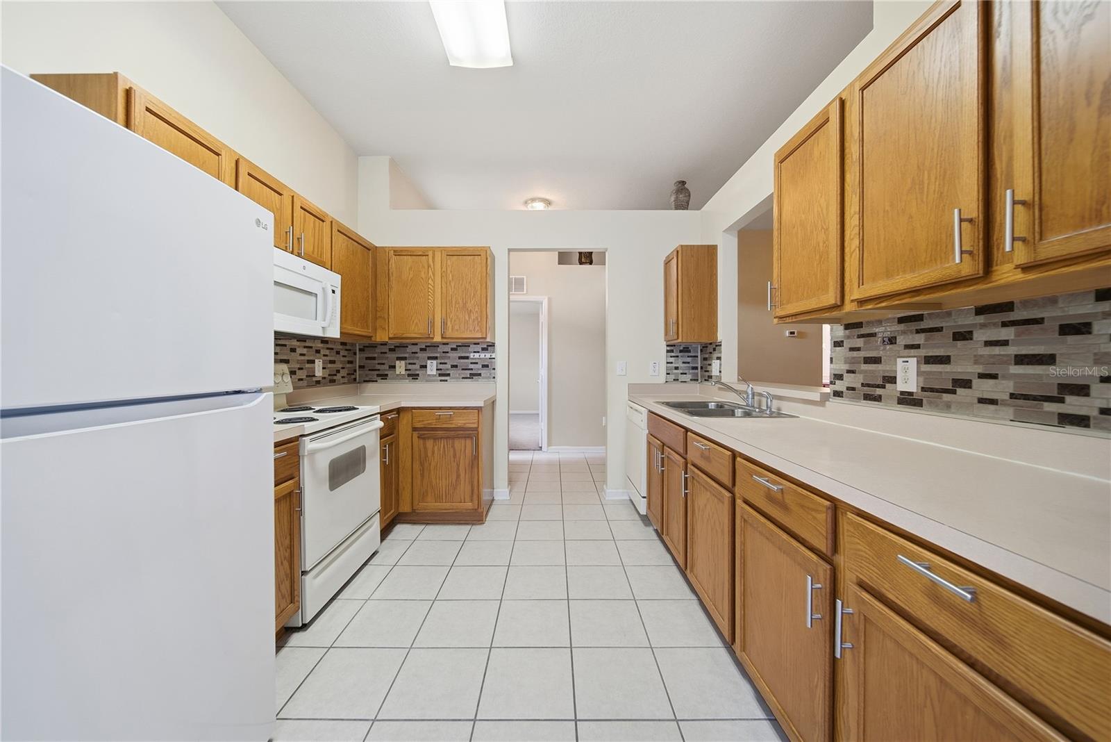 MEADOW POINTE 03 PRCL T-T - Residential Lease