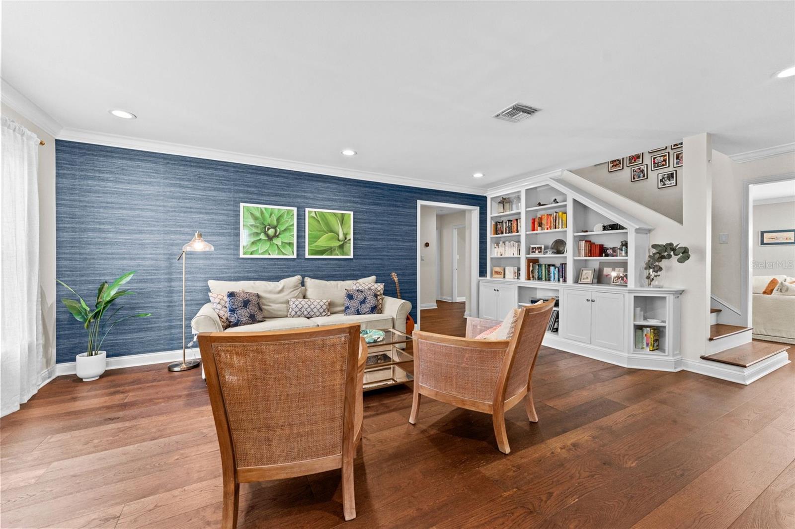 1107 S DUNBAR AVENUE