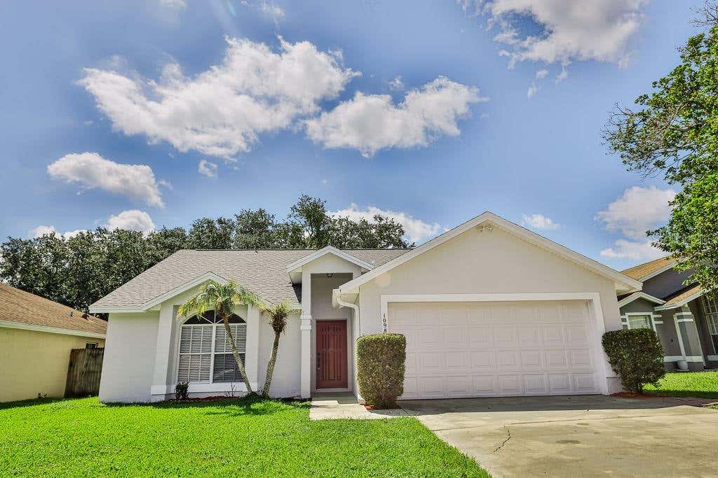Photo of 1098 Sugarberry Trail, Oviedo, FL 32765 (MLS # O6435972)
