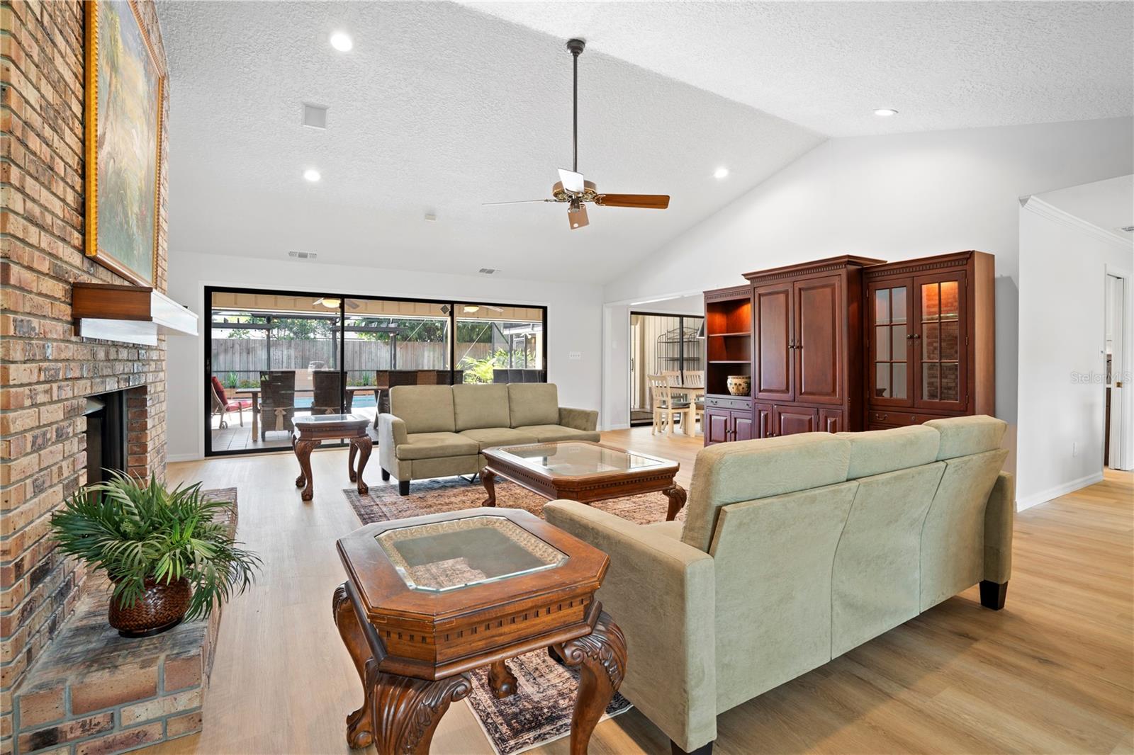 2417 PERSHING OAKS PLACE