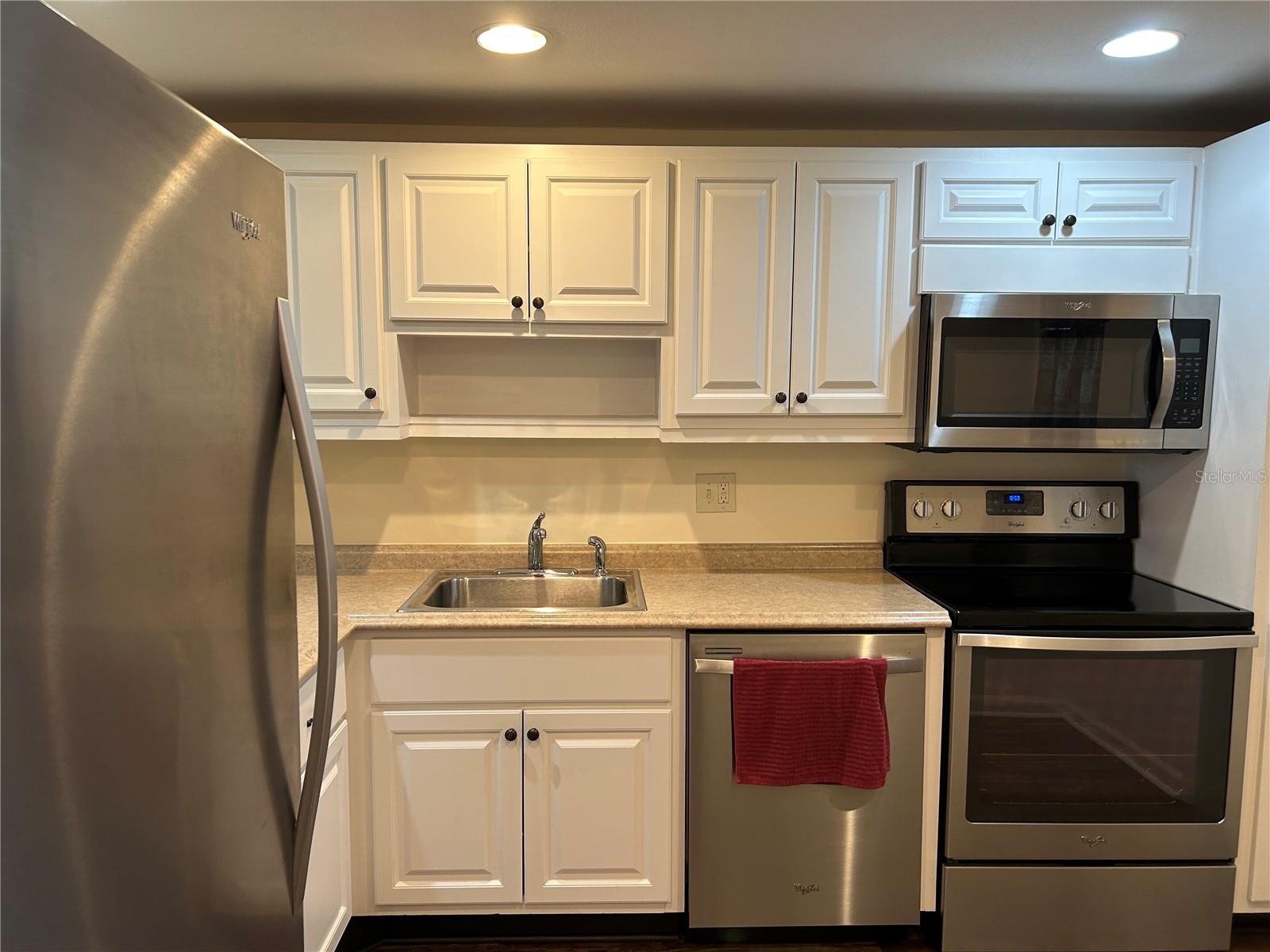 NO 1 PALM-AIRE DESOTO LAKES CC APT CONDO - Residential Lease