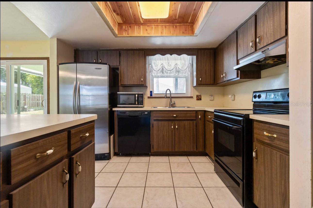 726 DIPLOMAT AVENUE SE