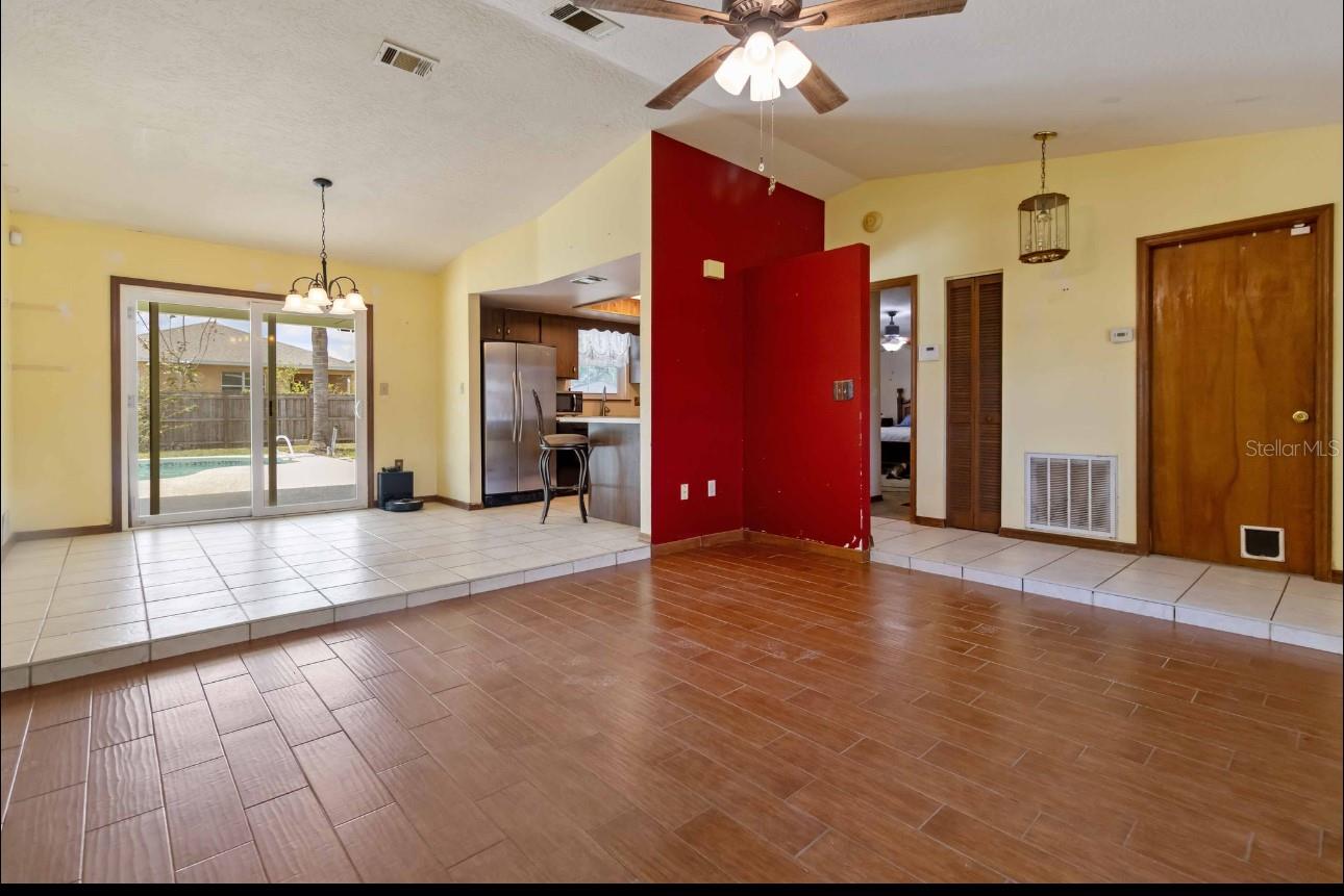 726 DIPLOMAT AVENUE SE