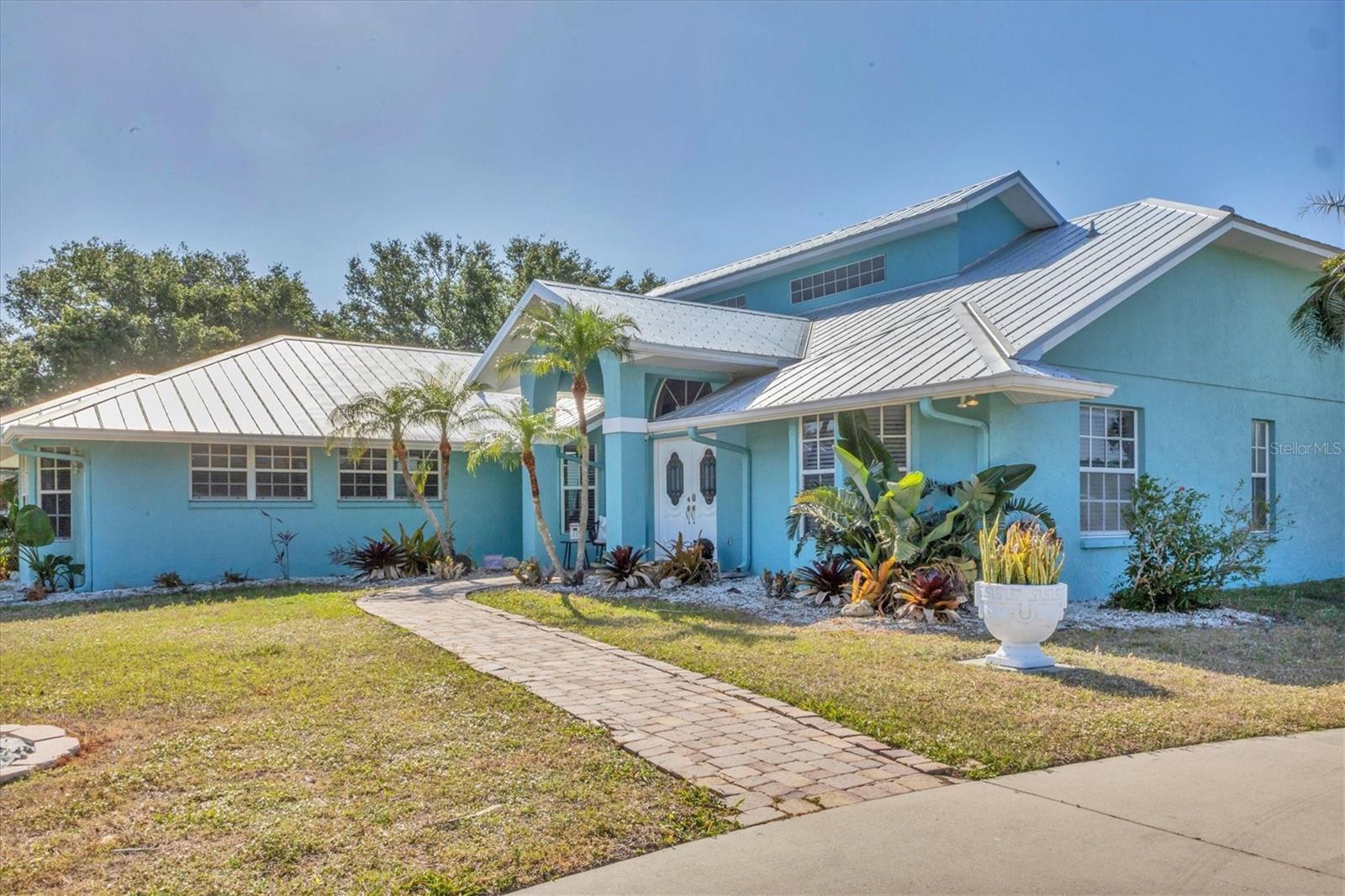 1489 17TH STREET W