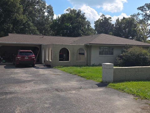 Photo of 323 SE 37th Avenue, Ocala, FL 34471 (MLS # OM735027)