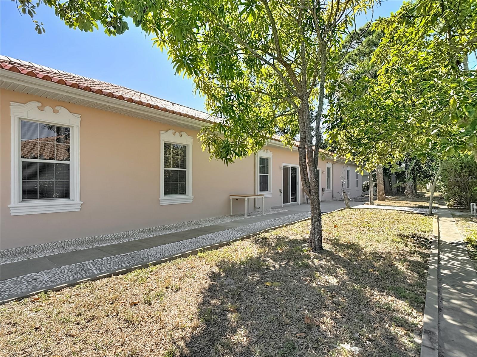 SPANISH GARDENS - Residential