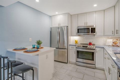 Tiny photo for 1125 W Peppertree Drive #706, Sarasota, FL 34242 (MLS # A4668225)