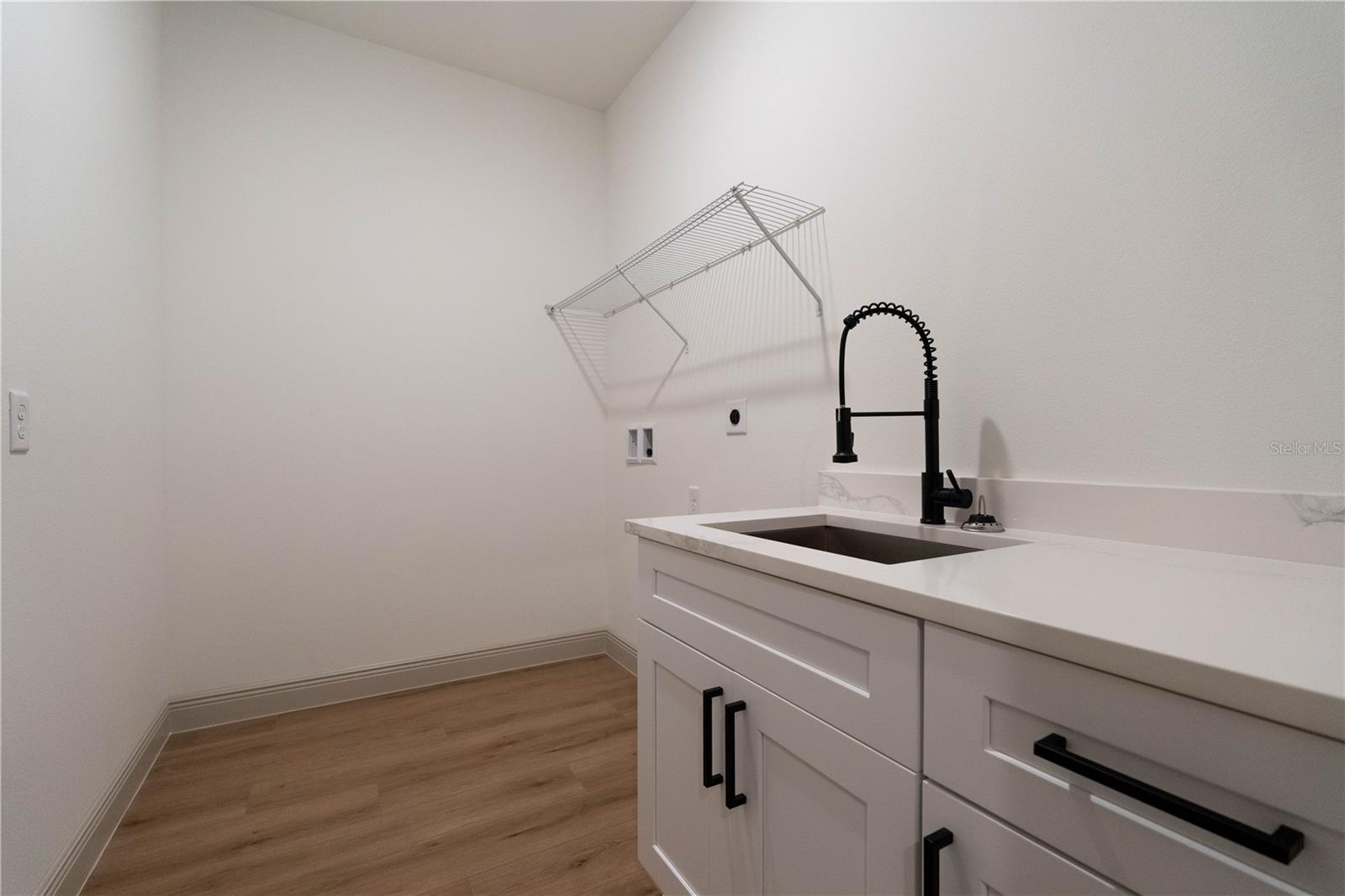 MOUNT PLYMOUTH - Residential