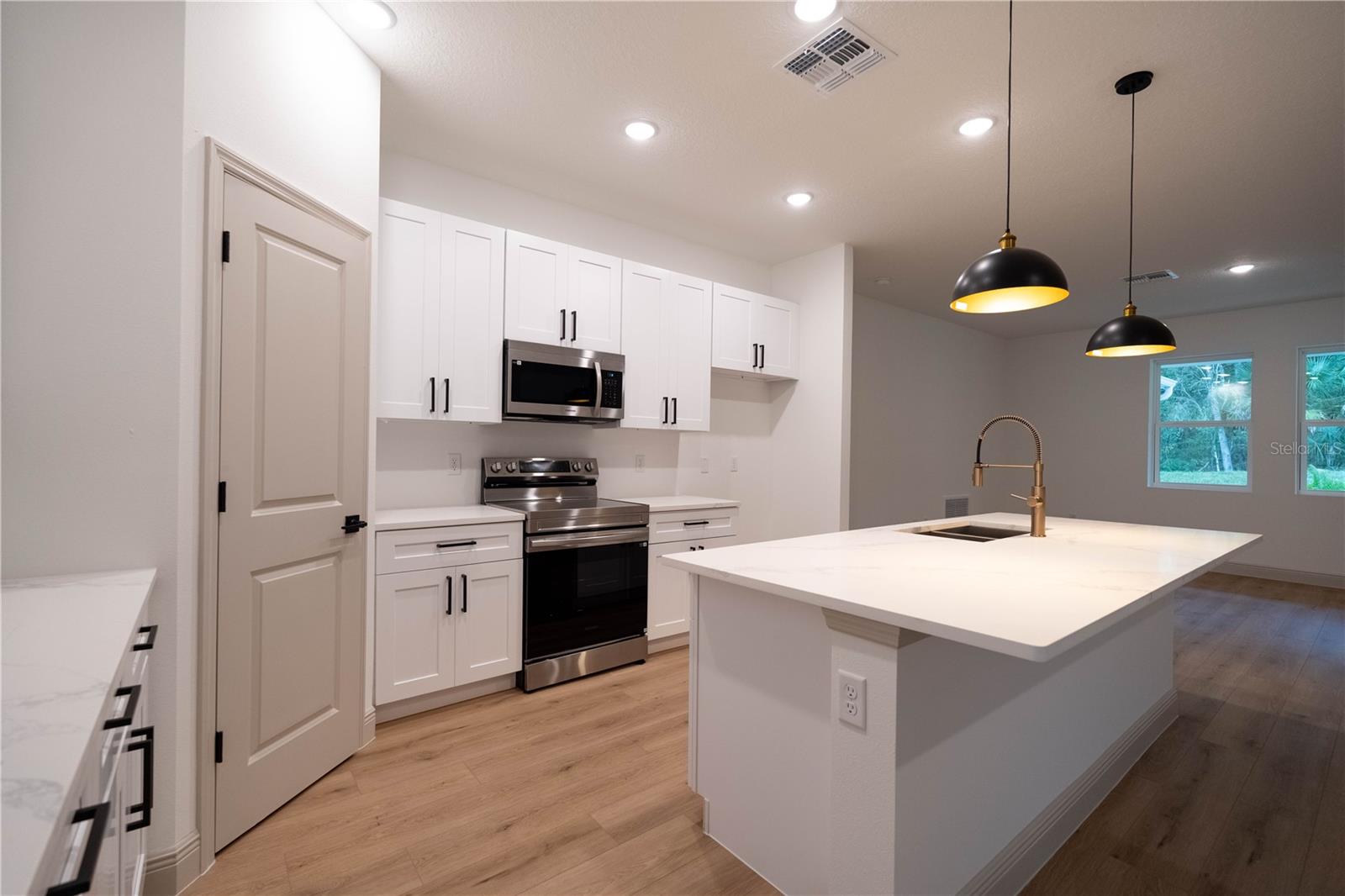 MOUNT PLYMOUTH - Residential