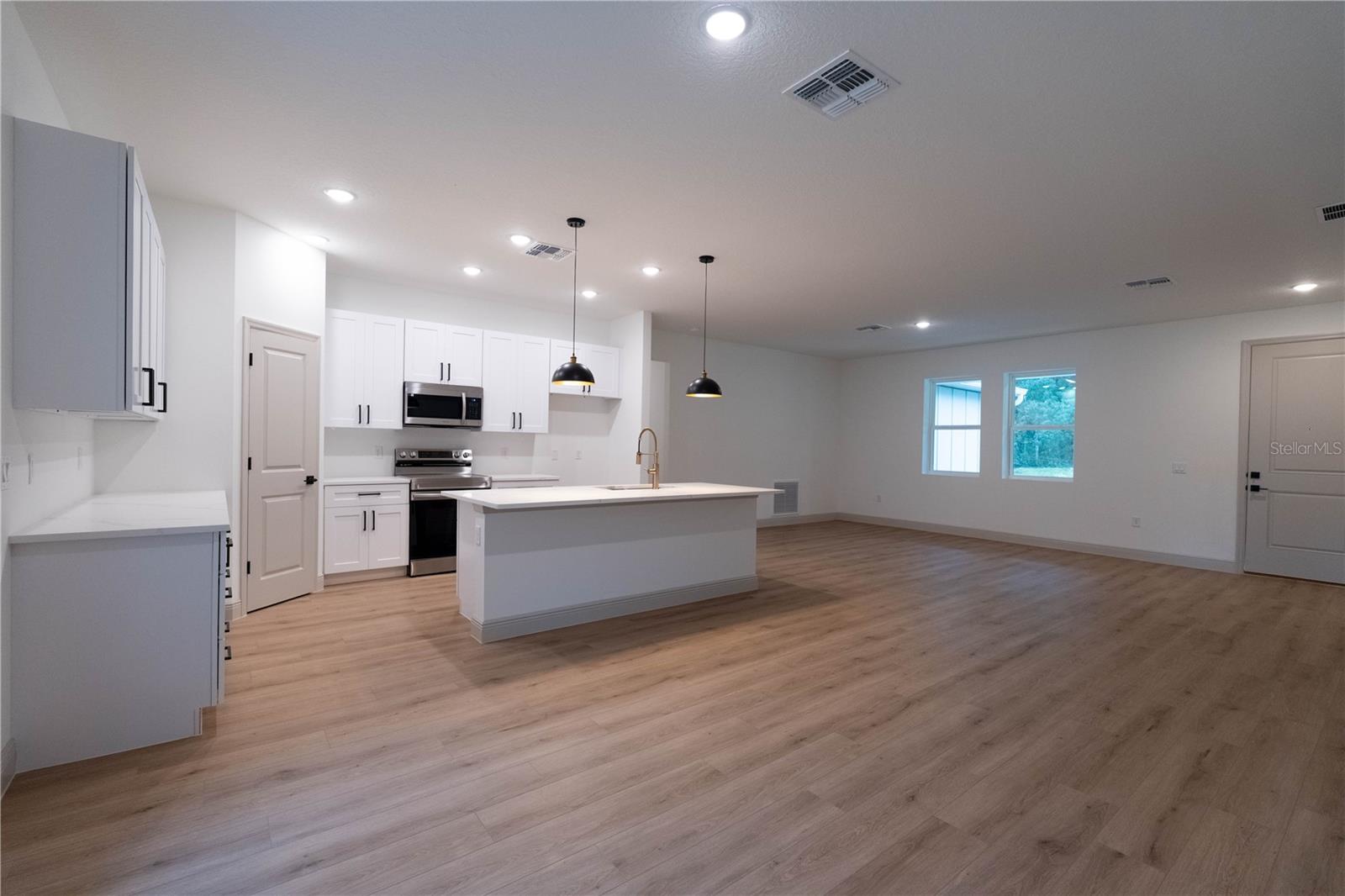 MOUNT PLYMOUTH - Residential