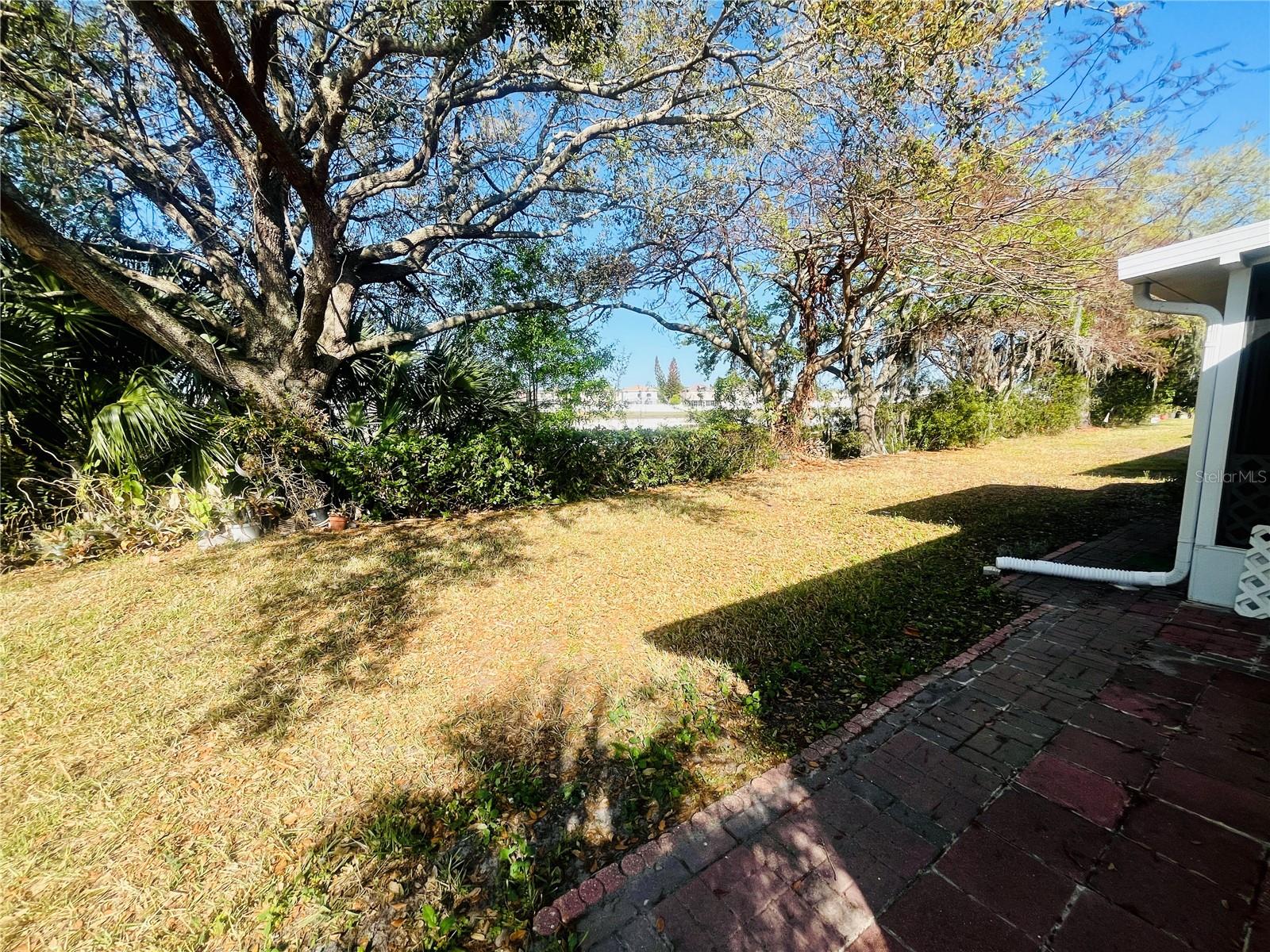 ISLAND COVE VILLAS AT MEADOW WOODS - Residential