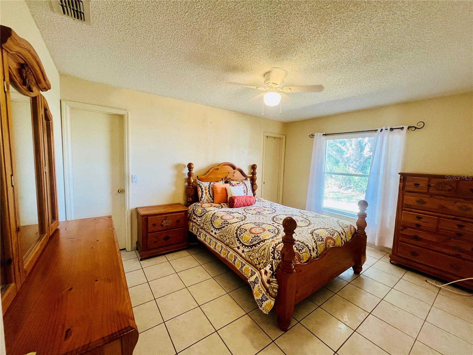 ISLAND COVE VILLAS AT MEADOW WOODS - Residential