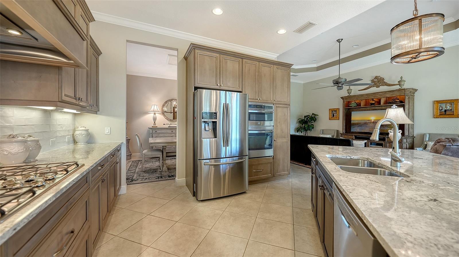 COUNTRY CLUB EAST AT LAKEWD RNCH TT - Residential