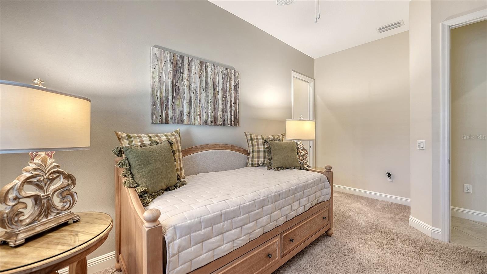 COUNTRY CLUB EAST AT LAKEWD RNCH TT - Residential