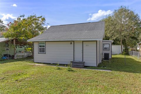 A home in LAKELAND