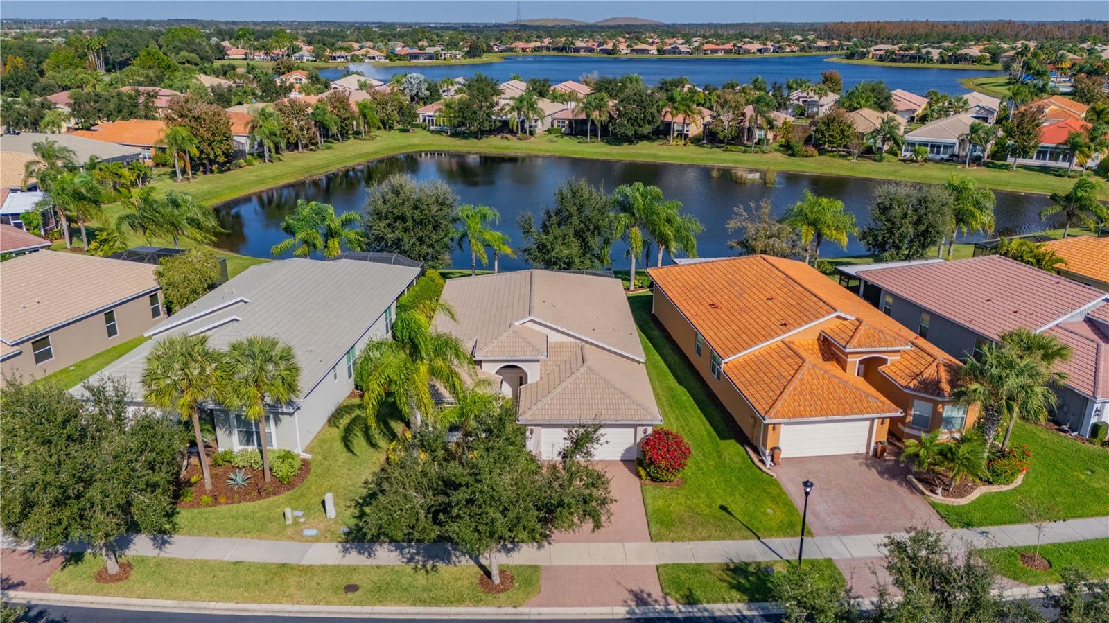 VALENCIA LAKES - Residential