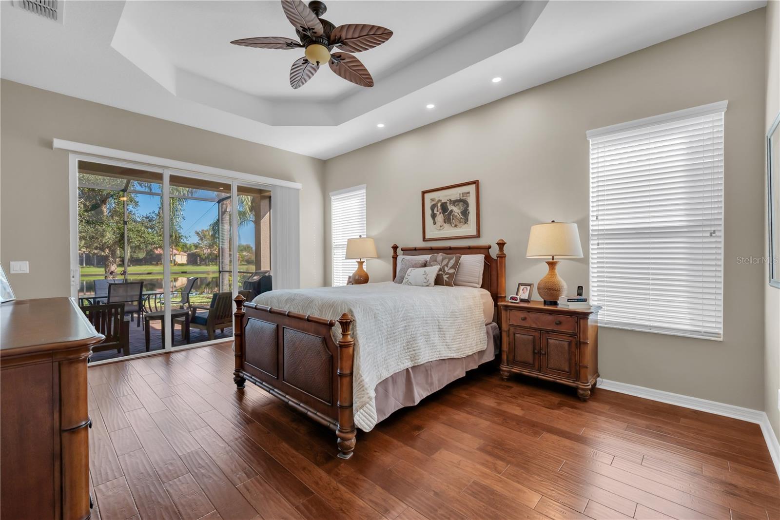 VALENCIA LAKES - Residential