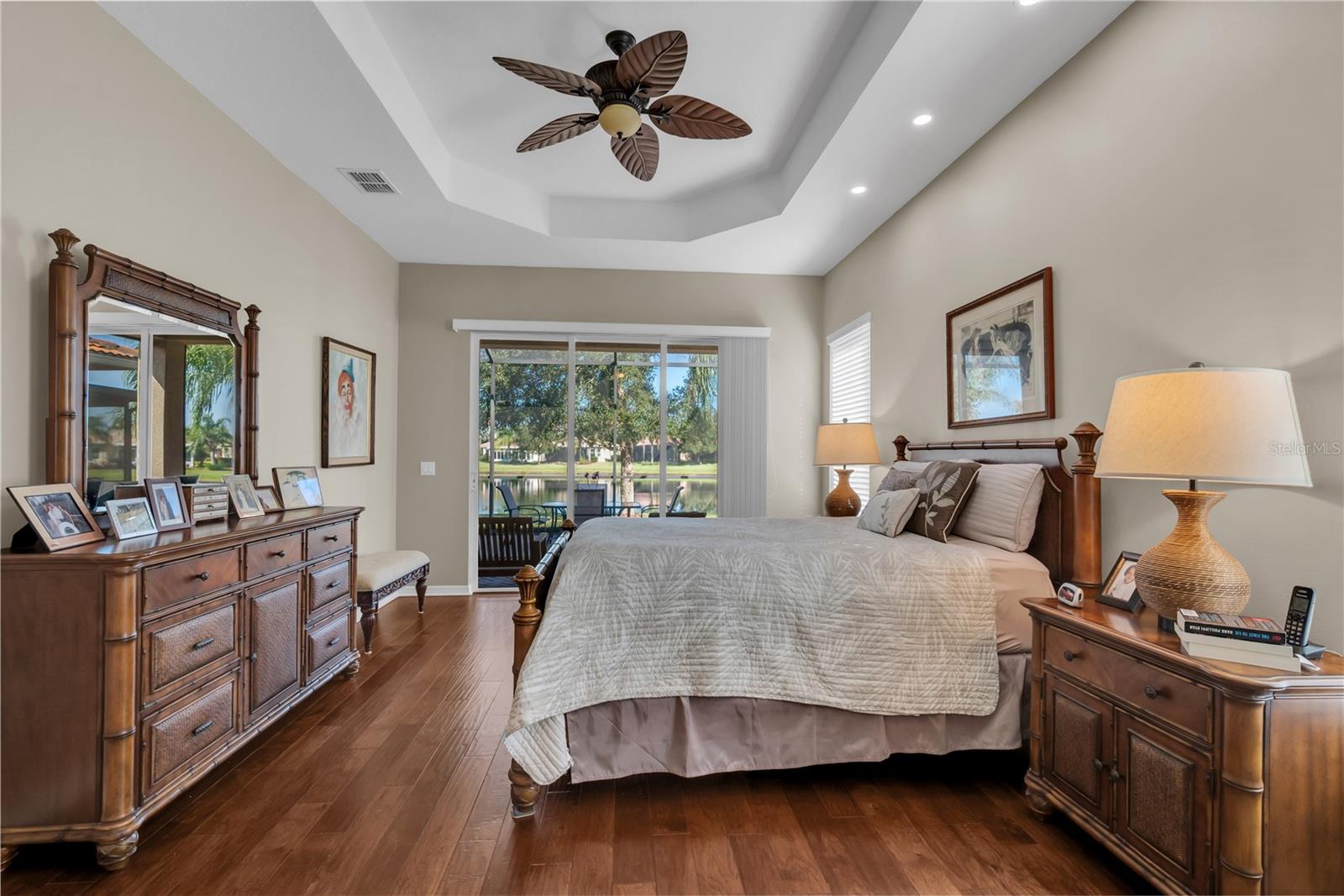 VALENCIA LAKES - Residential