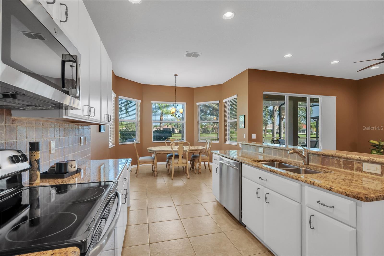 VALENCIA LAKES - Residential