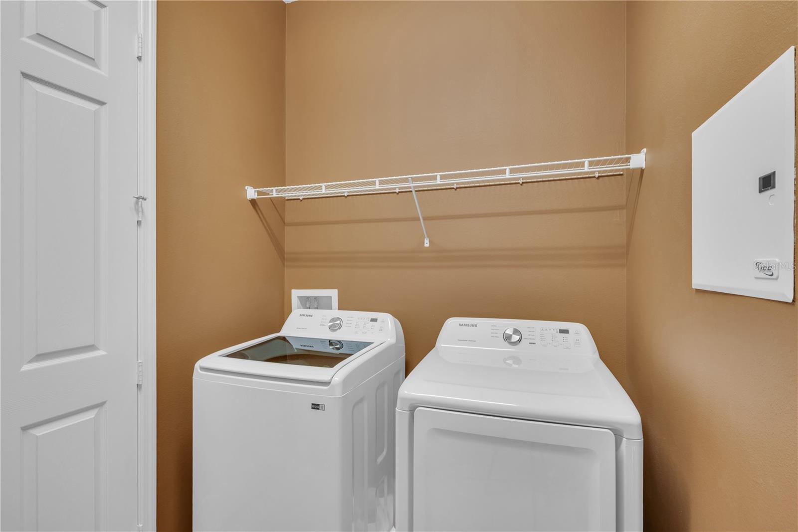 VALENCIA LAKES - Residential