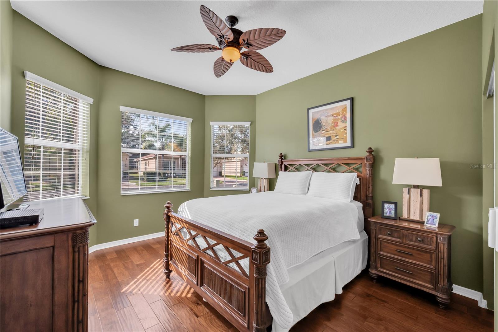 VALENCIA LAKES - Residential