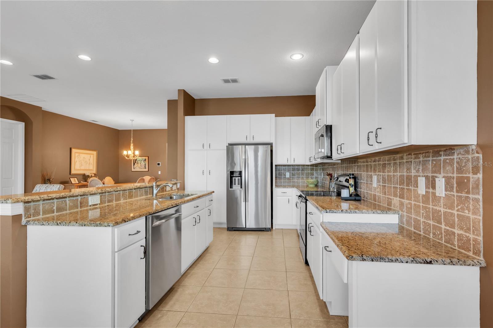 VALENCIA LAKES - Residential