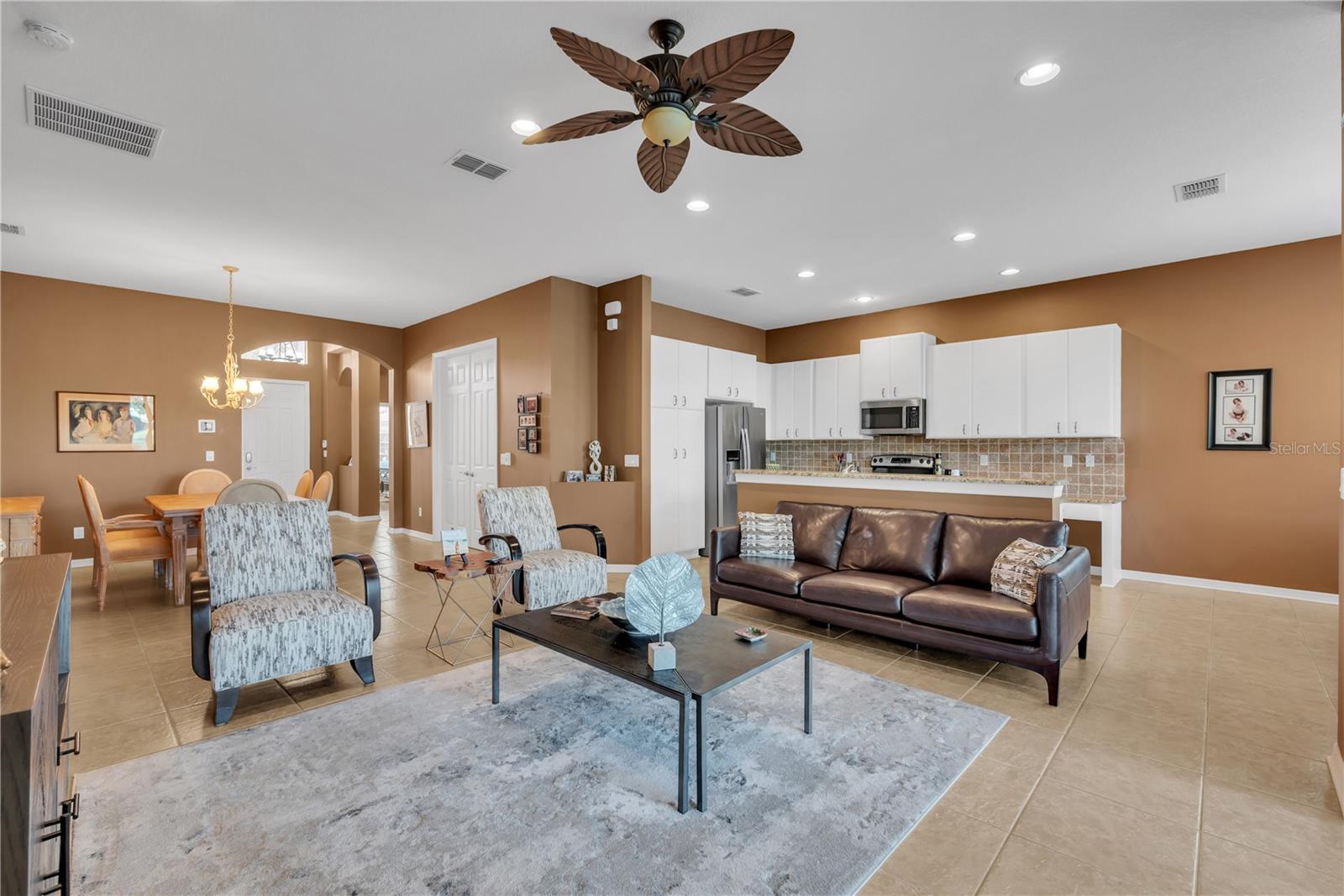 VALENCIA LAKES - Residential