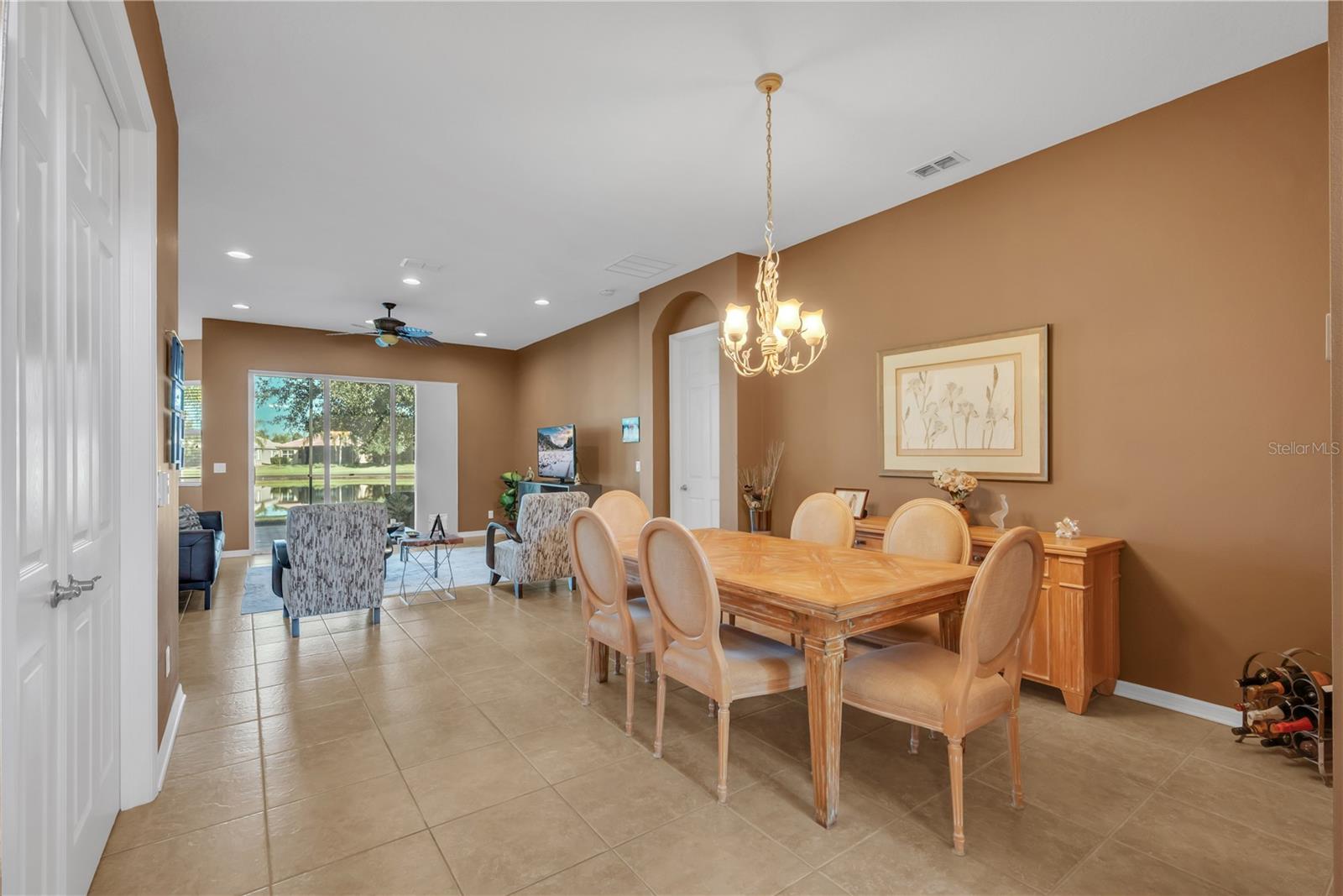 VALENCIA LAKES - Residential