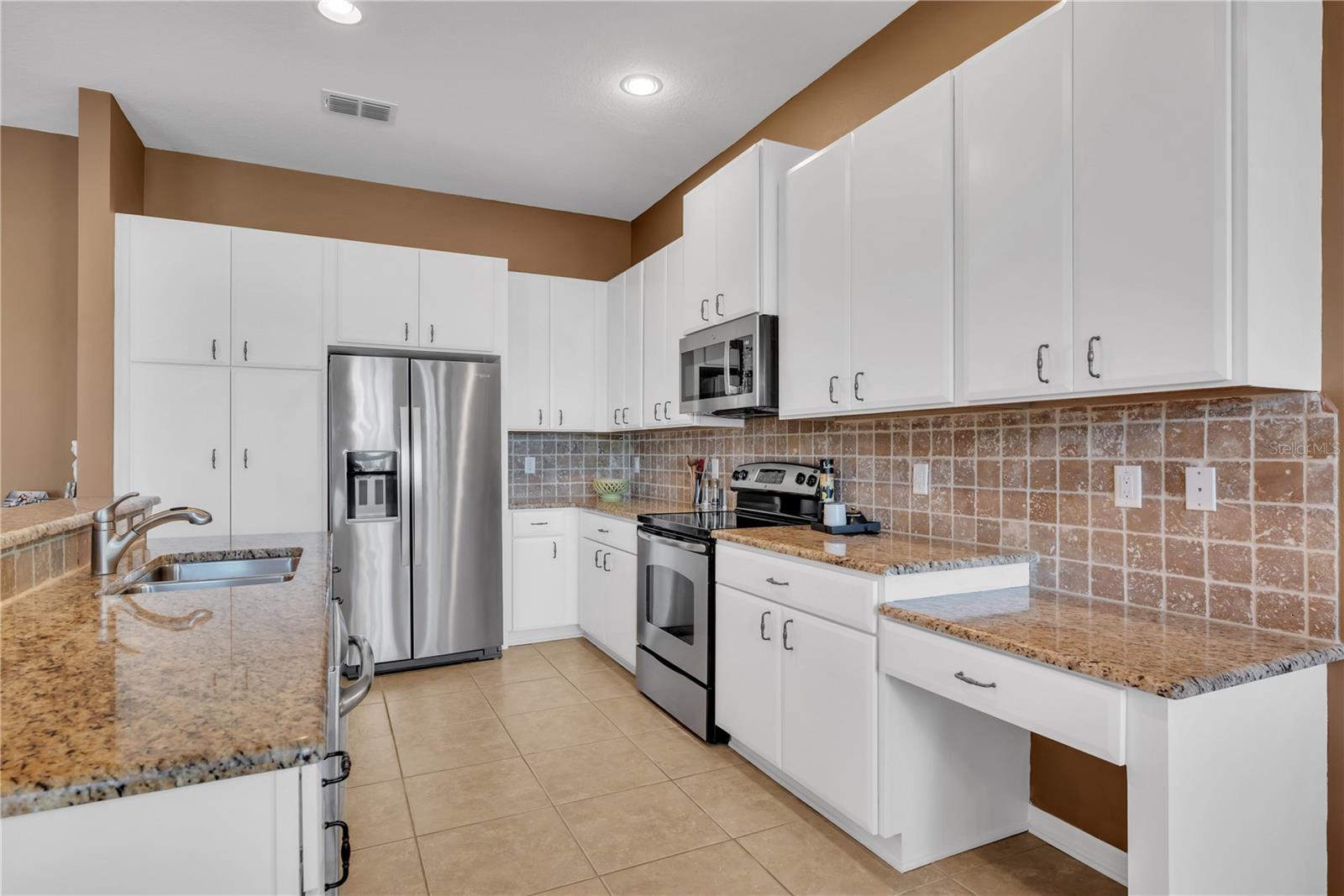 VALENCIA LAKES - Residential