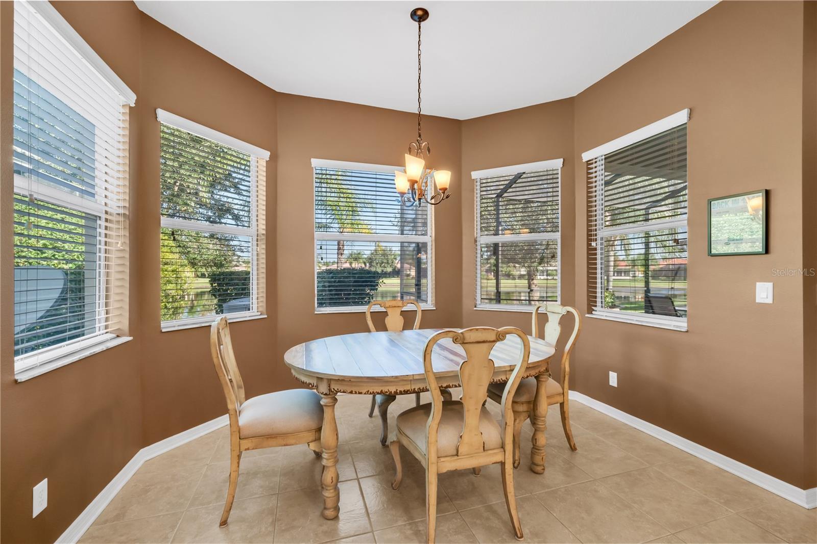 VALENCIA LAKES - Residential