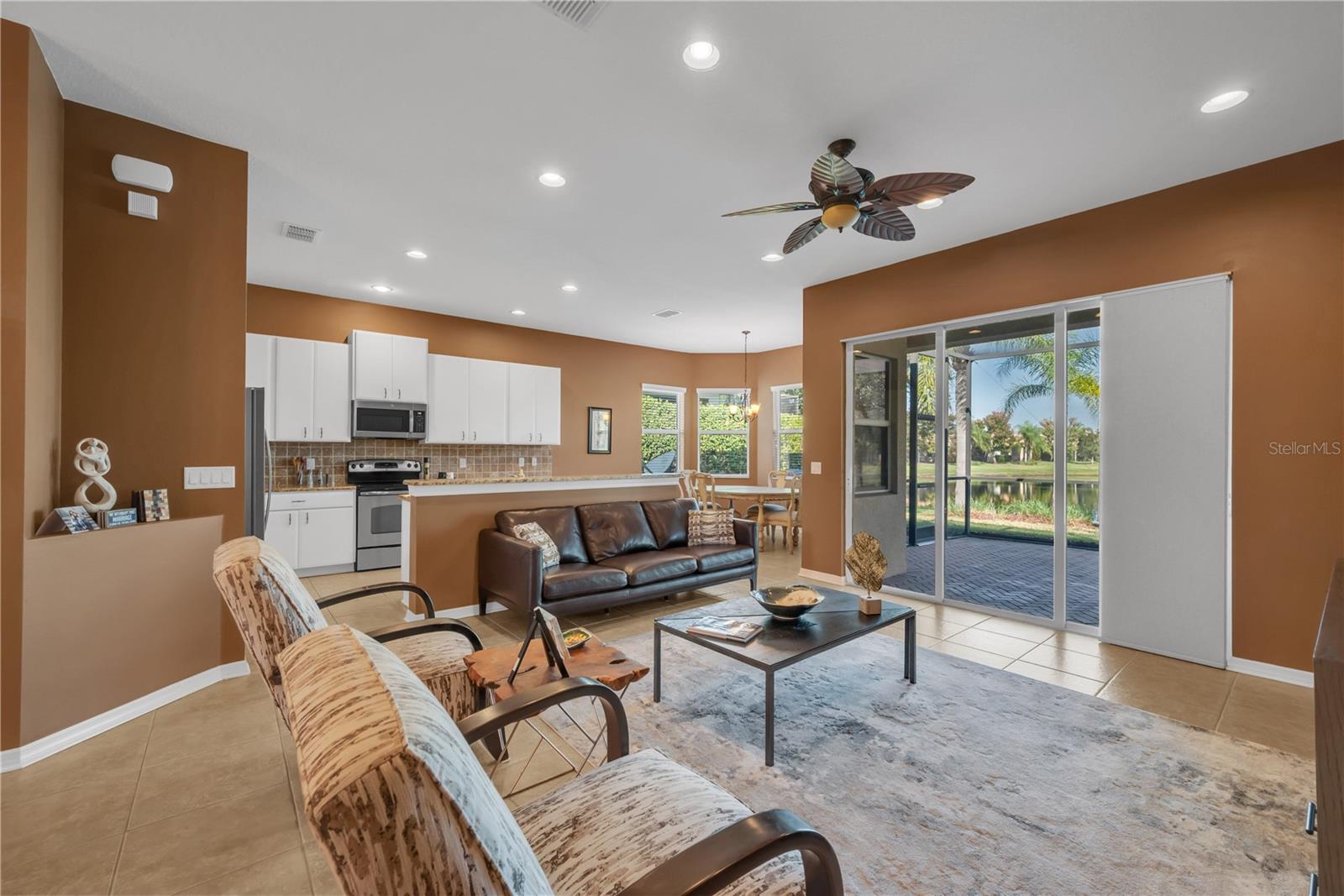 VALENCIA LAKES - Residential