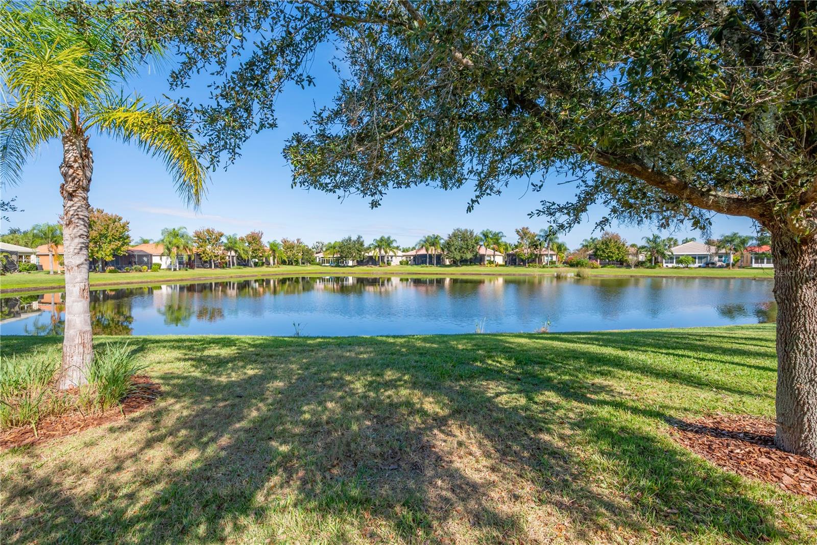 VALENCIA LAKES - Residential
