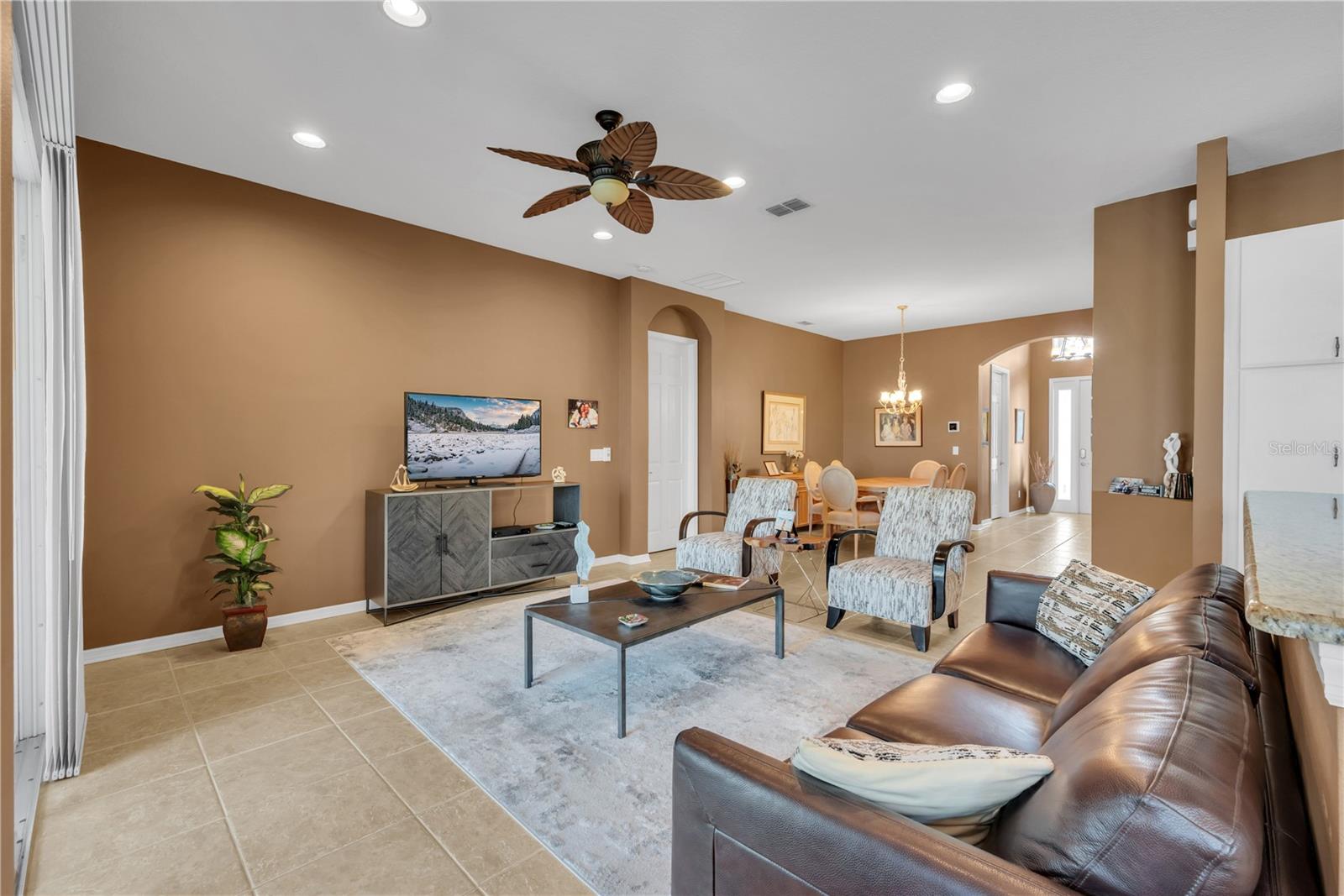 VALENCIA LAKES - Residential