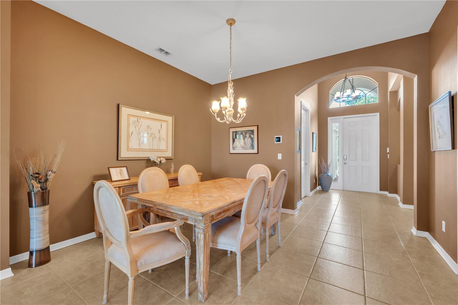 VALENCIA LAKES - Residential